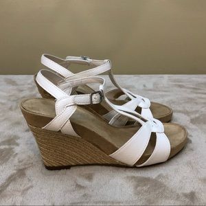 AEROSOLES WEDGE STRAPPY SANDAL